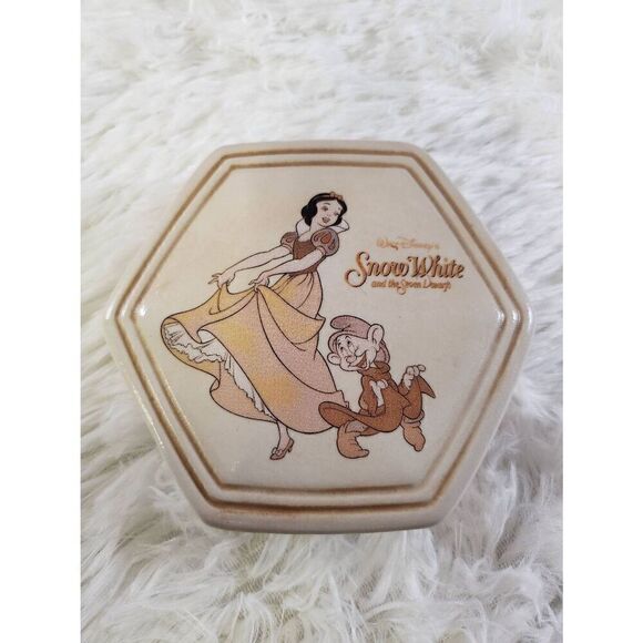 Disney Snow White & Seven Dwarfs 70th Anniversary Porcelain Jewelry Trinket Box - Picture 2 of 10